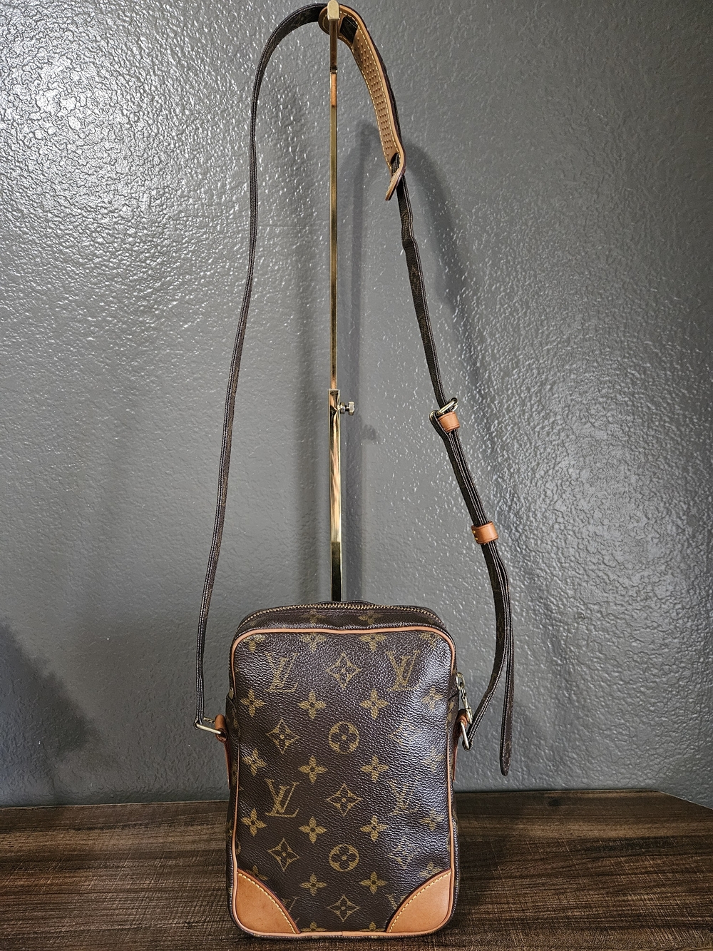 Authentic Louis Vuitton Vintage Danube PM Monogram Canvas - Picture 3 of 16